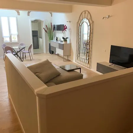 아파트 Maison Del Ducato Cavour 37